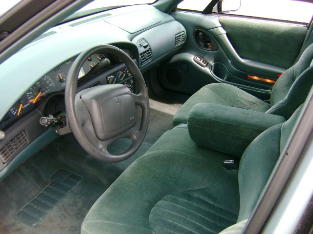 Pontiac Bonneville 1996 photo 2