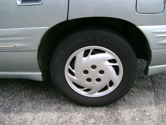 Pontiac Bonneville 1996 photo 3