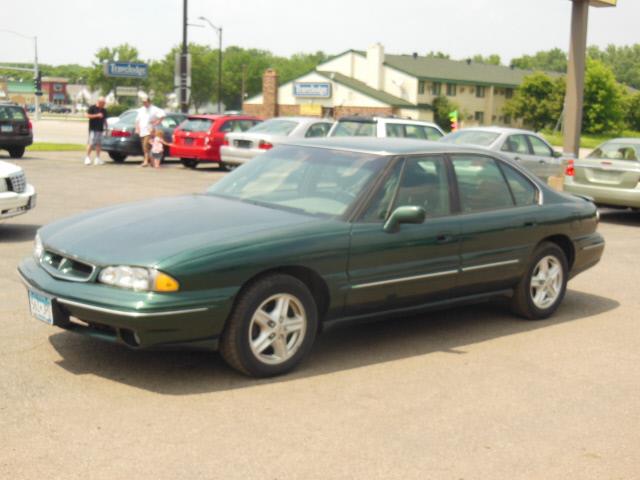 Pontiac Bonneville 1997 photo 2