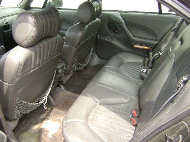 Pontiac Bonneville SE Sedan