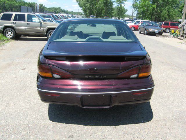 Pontiac Bonneville SE Sedan