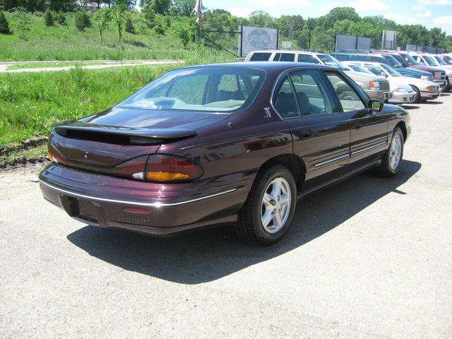 Pontiac Bonneville 1997 photo 2