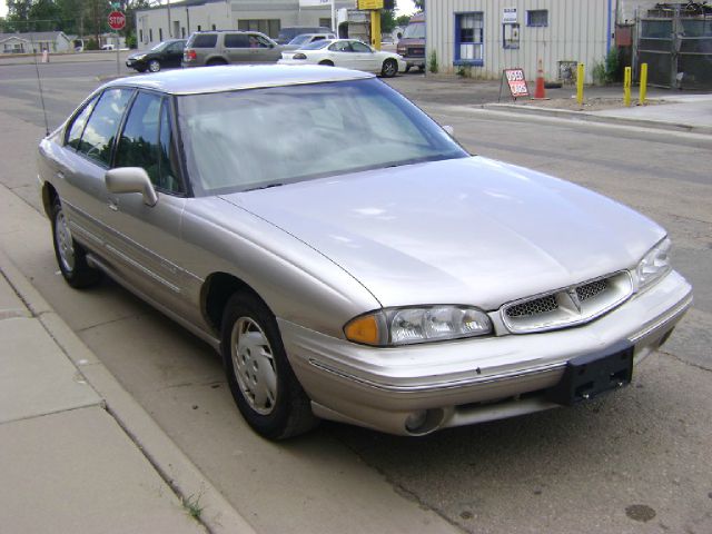 Pontiac Bonneville SE Sedan