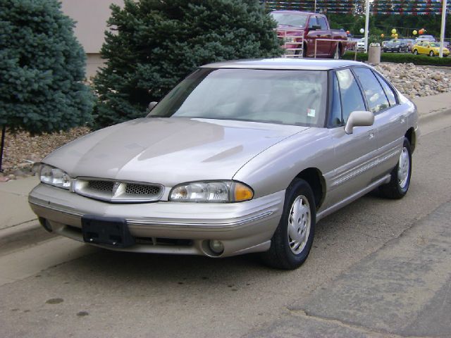 Pontiac Bonneville 1997 photo 1