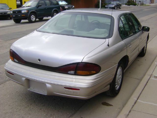 Pontiac Bonneville 1997 photo 4