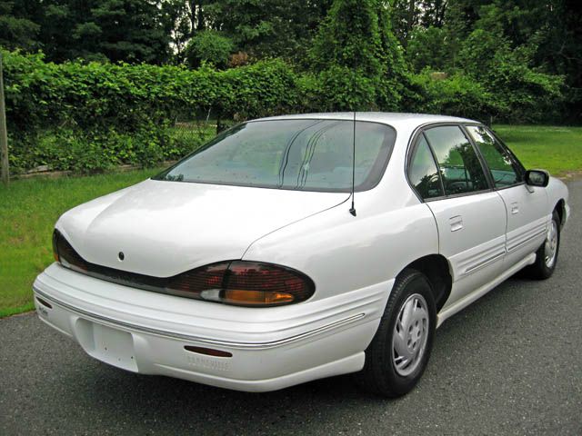 Pontiac Bonneville 1997 photo 3