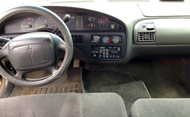 Pontiac Bonneville 1998 photo 1