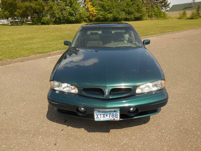 Pontiac Bonneville 4DR Limited AWD Sedan