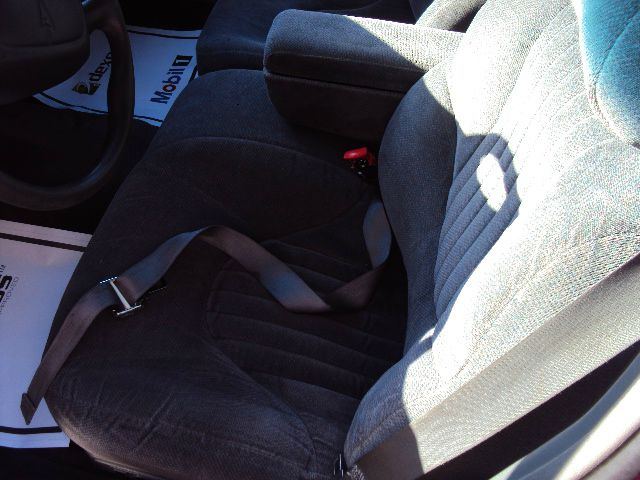 Pontiac Bonneville SE Sedan