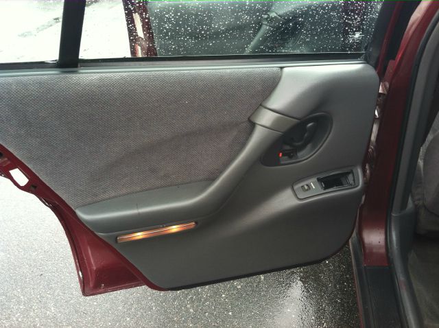 Pontiac Bonneville 1998 photo 8