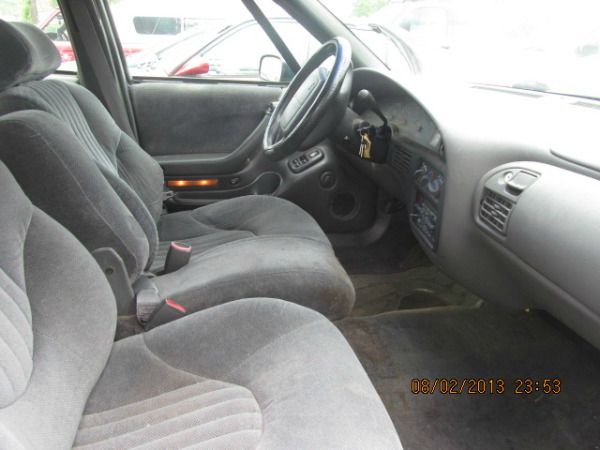 Pontiac Bonneville 1999 photo 3