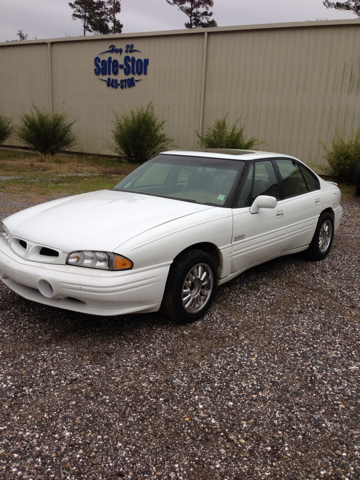 Pontiac Bonneville 1999 photo 2