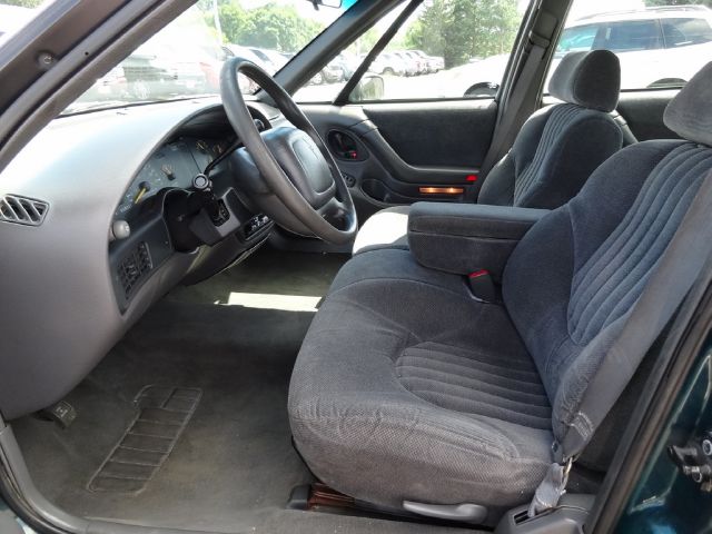 Pontiac Bonneville SE Sedan