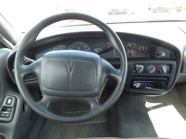 Pontiac Bonneville 1999 photo 2