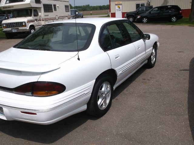 Pontiac Bonneville 1999 photo 1