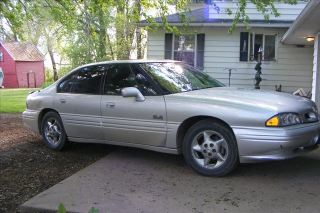 Pontiac Bonneville 1999 photo 1