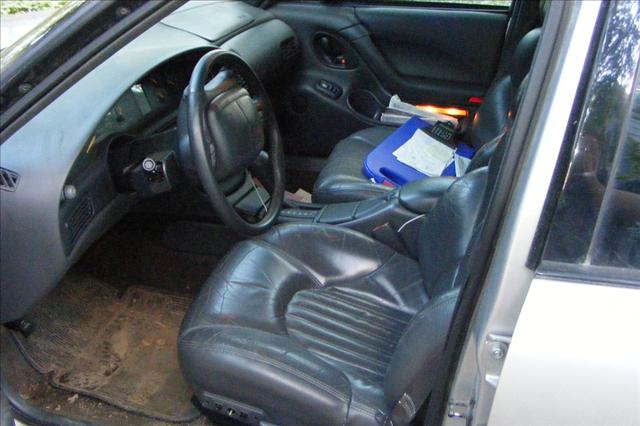 Pontiac Bonneville 1999 photo 2