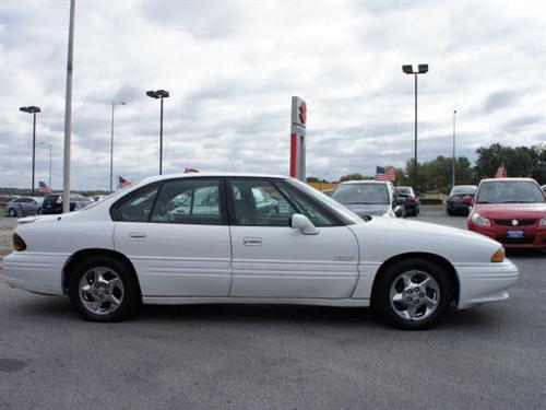 Pontiac Bonneville 1999 photo 1