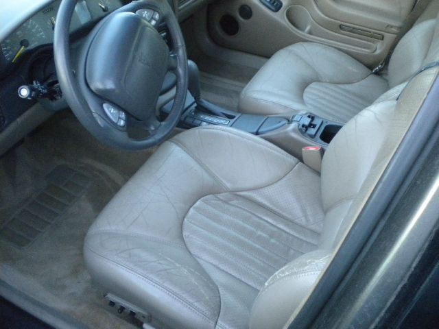 Pontiac Bonneville 1999 photo 2