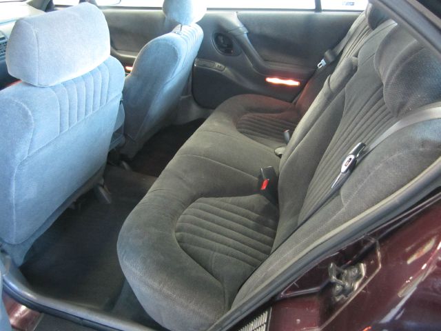 Pontiac Bonneville SE Sedan