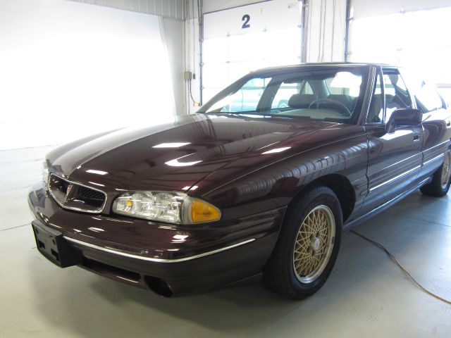 Pontiac Bonneville 1999 photo 2