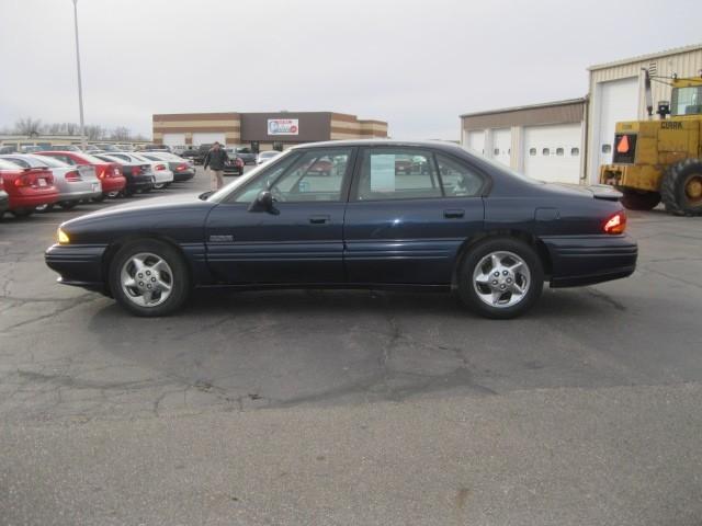 Pontiac Bonneville 4DR Limited AWD Sedan