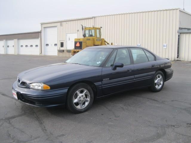 Pontiac Bonneville 1999 photo 1