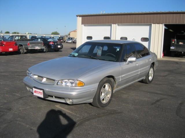 Pontiac Bonneville 1999 photo 1