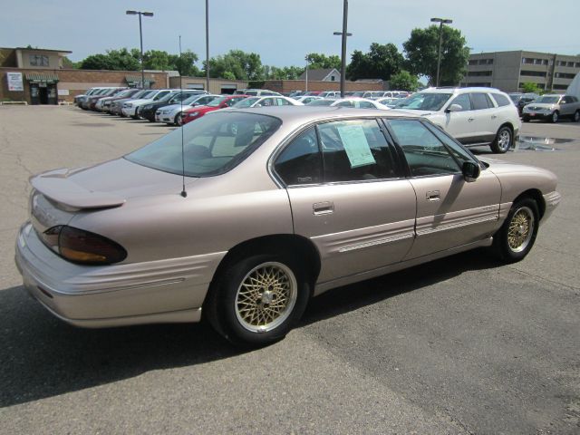 Pontiac Bonneville 1999 photo 1
