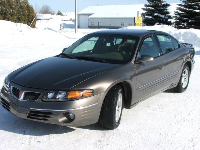 Pontiac Bonneville SE Sedan