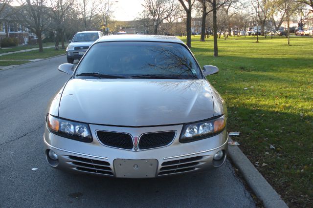 Pontiac Bonneville SE Sedan