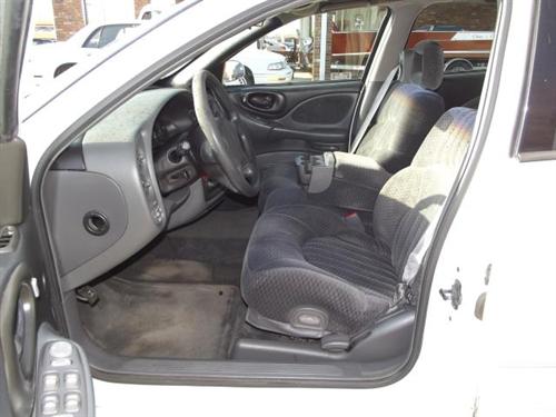 Pontiac Bonneville 2000 photo 1