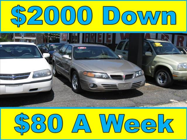 Pontiac Bonneville SE Sedan