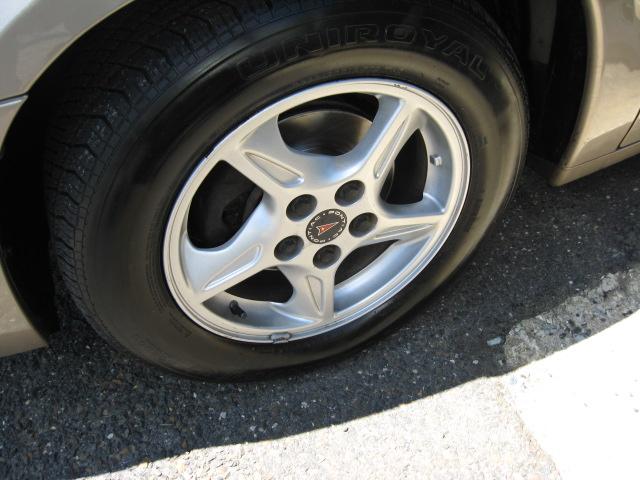 Pontiac Bonneville 2000 photo 4