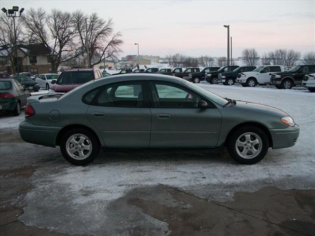 Pontiac Bonneville 2000 photo 2