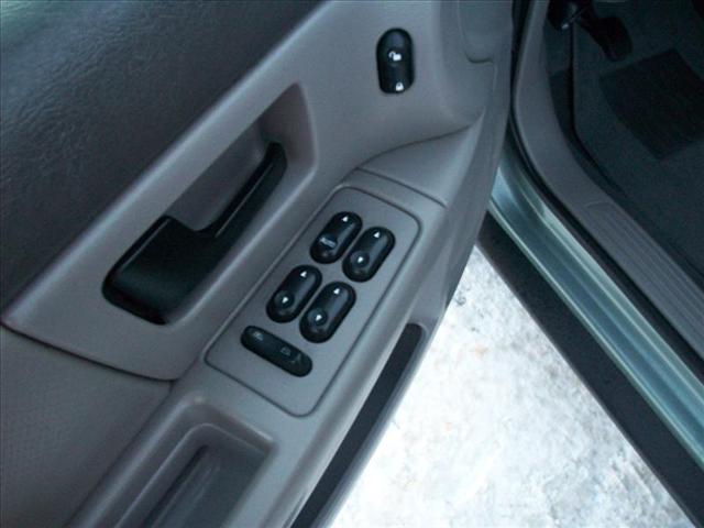 Pontiac Bonneville 2000 photo 4