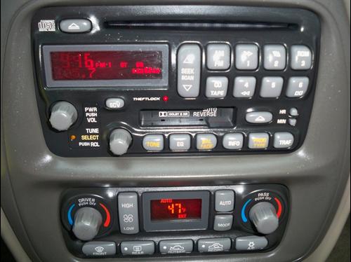 Pontiac Bonneville 2000 photo 2