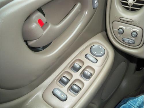 Pontiac Bonneville 2000 photo 4