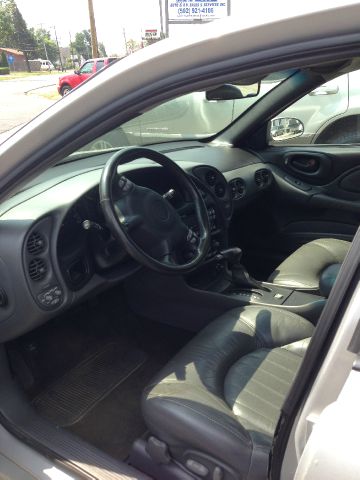 Pontiac Bonneville SE Sedan