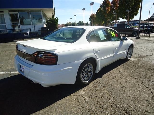 Pontiac Bonneville 2000 photo 2