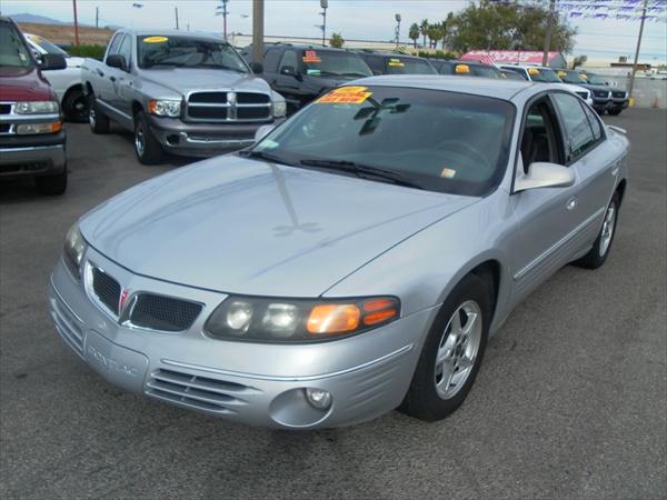 Pontiac Bonneville SE Sedan