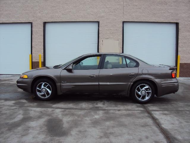 Pontiac Bonneville 2000 photo 1