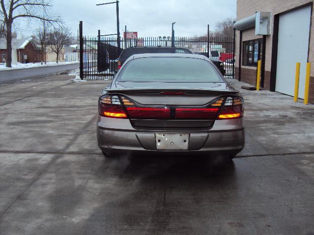Pontiac Bonneville 2000 photo 2