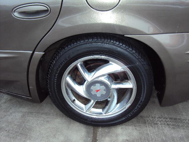 Pontiac Bonneville 2000 photo 4