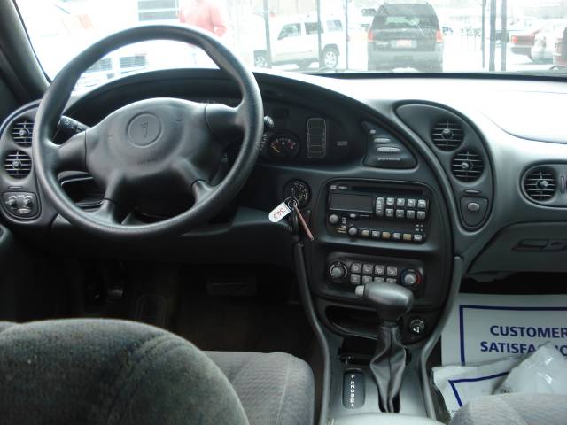 Pontiac Bonneville 2000 photo 2