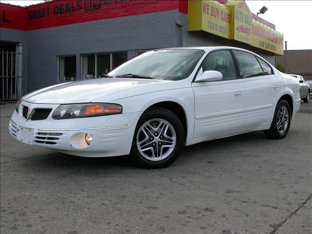 Pontiac Bonneville SE Sedan