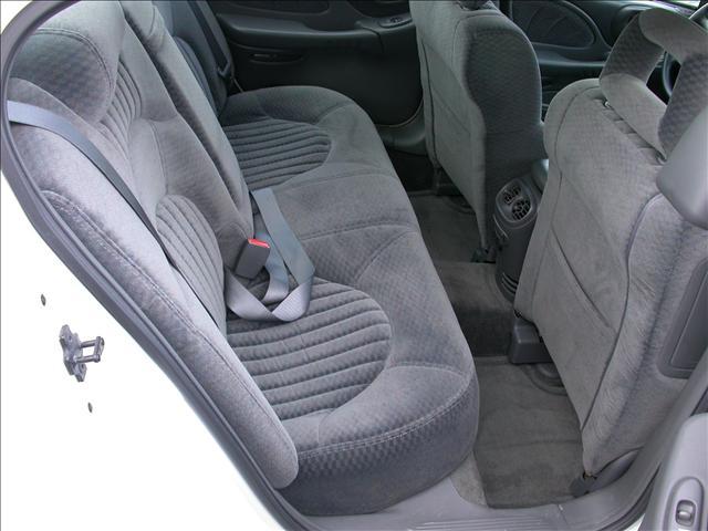 Pontiac Bonneville 2000 photo 2