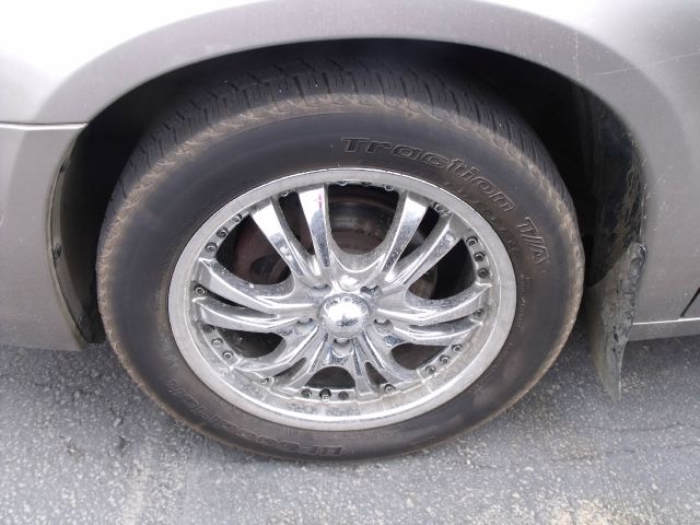 Pontiac Bonneville SE Sedan