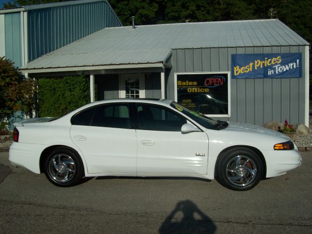 Pontiac Bonneville 2000 photo 2