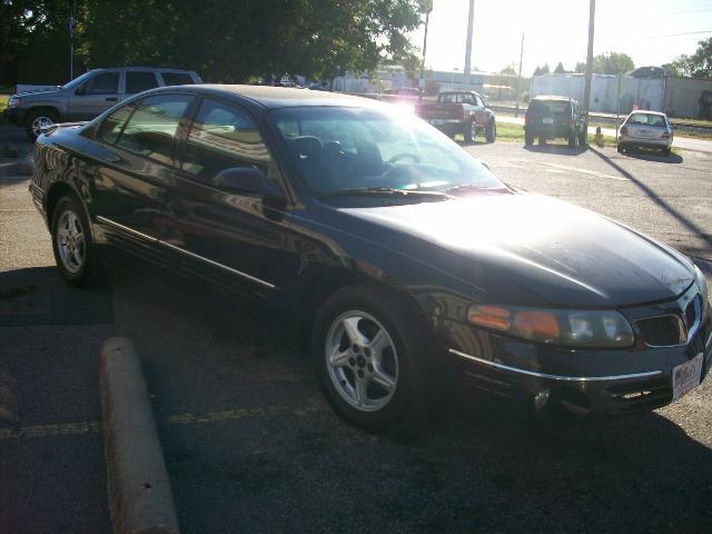 Pontiac Bonneville 2000 photo 1